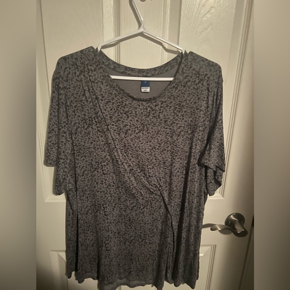Old navy tee - Picture 1 of 2